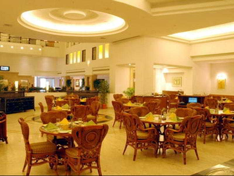 Greenpark Ченнаи Экстерьер фото The Grand Hotel