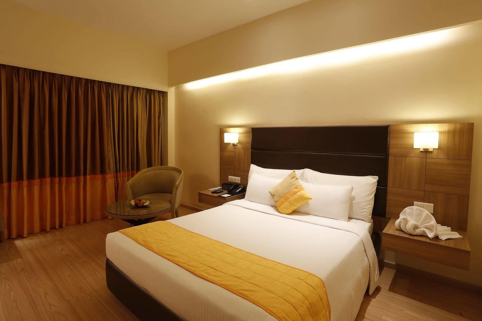 Greenpark Ченнаи Экстерьер фото A room at the hotel