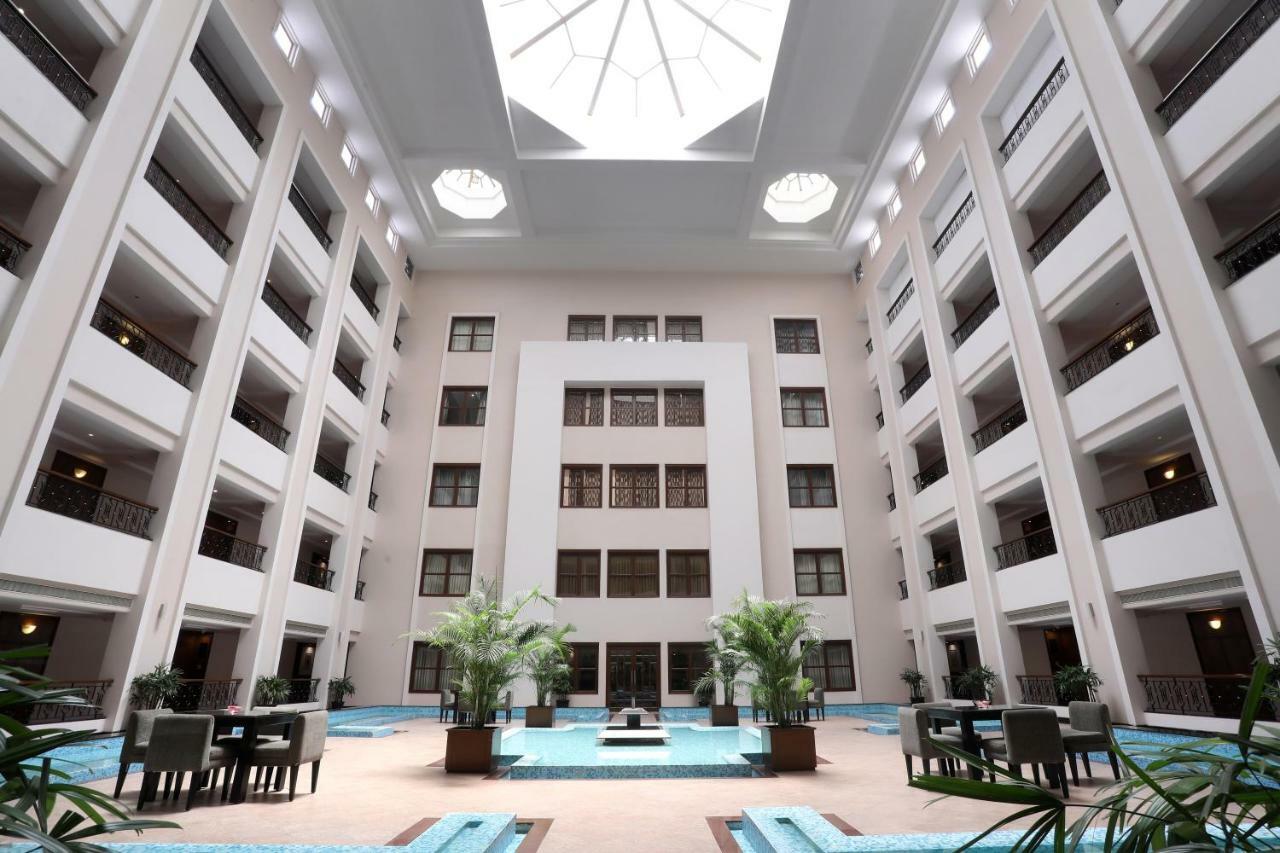 Greenpark Ченнаи Экстерьер фото The interior of the hotel