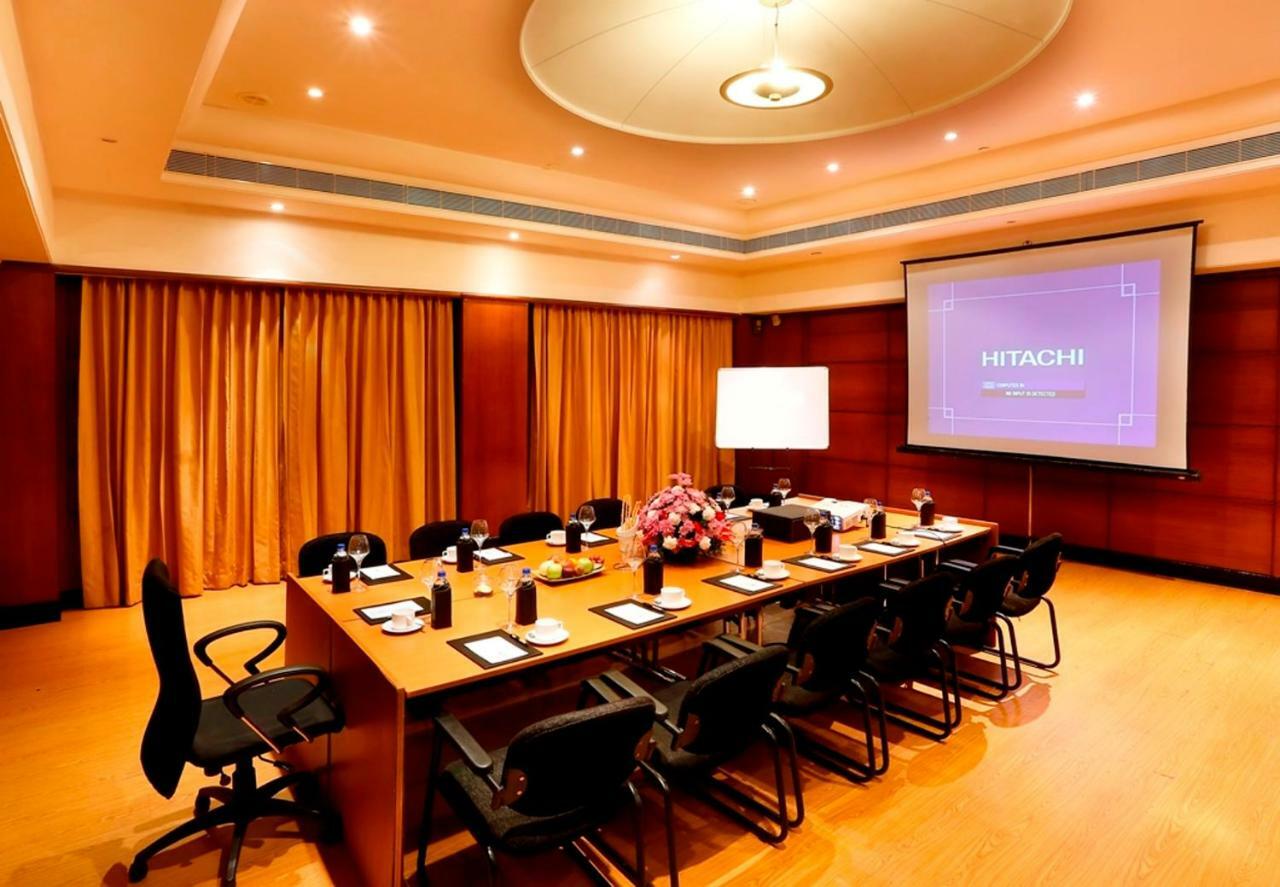 Greenpark Ченнаи Экстерьер фото Boardroom at the Taj Bengal
